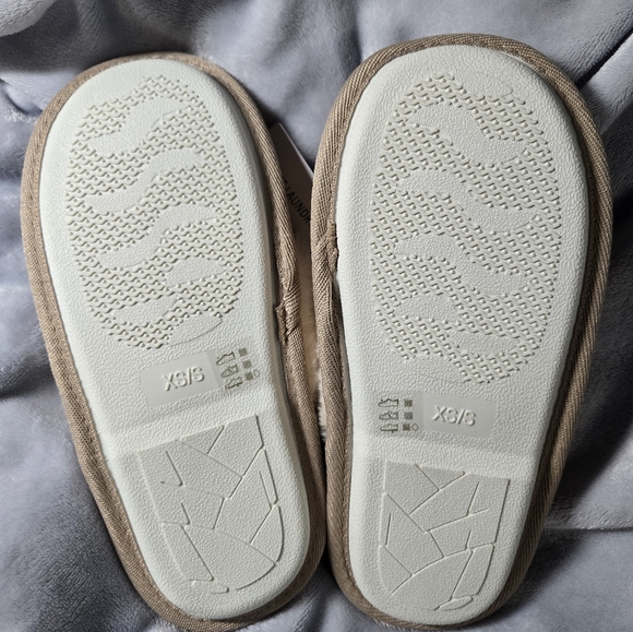 🟢 Chinese Laundry slippers Size XS/S - Picture 3 of 3